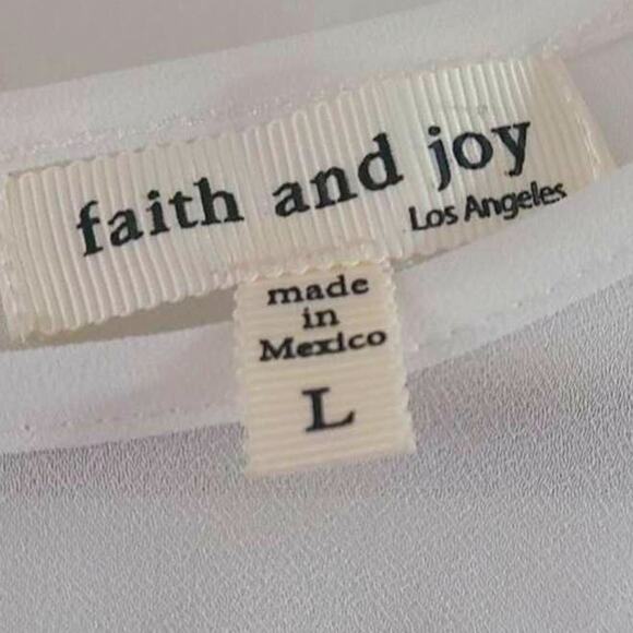 Excellent Faith & Joy Womens Beige Short Sleeve Blouse with Lace Accent Junior L - Picture 4 of 6